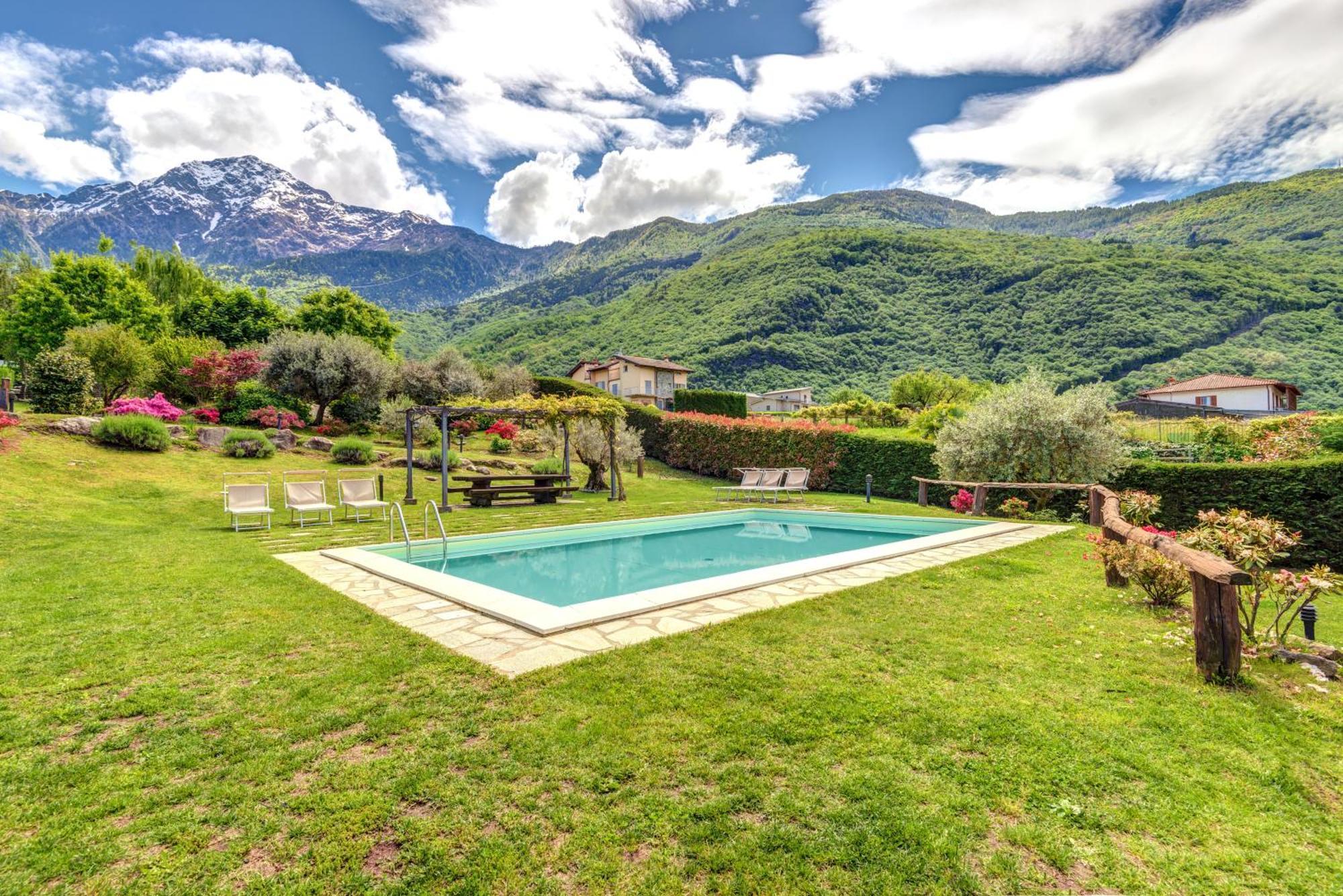 Villa La Corte With Amazing Pool And Garden Colico Exterior foto